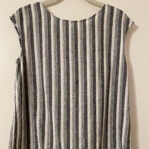 Black and white striped top - size M